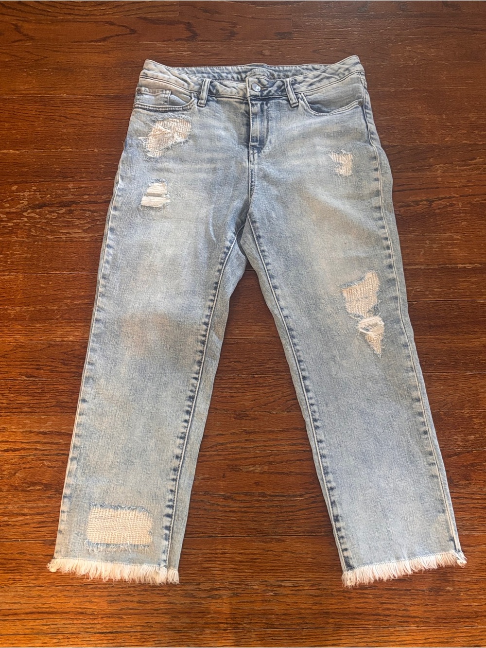 Women’s Soho Light Wash Distressed Highwaisted cropped Boyfriend Size 6